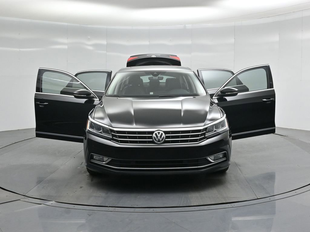 Used 2016 Volkswagen Passat 3.6 SEL Premium image 29