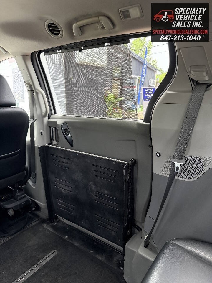 Used 2014 Toyota Sienna SE FWD image 27