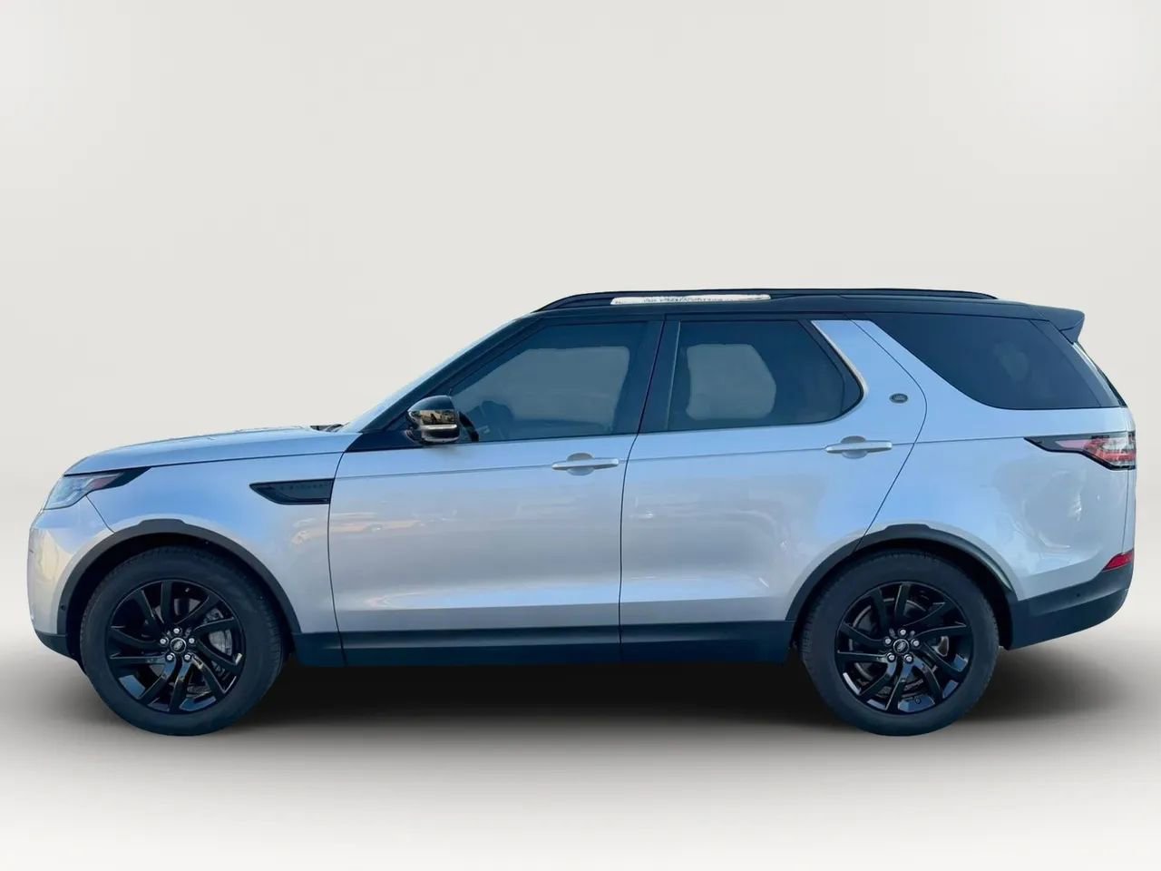 Used 2019 Land Rover Discovery HSE AWD/4WD image 4