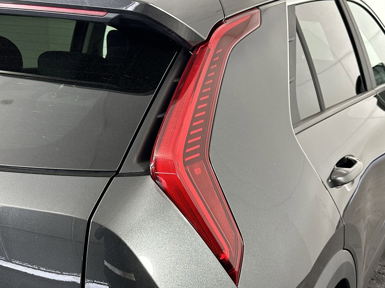 Used 2025 Kia Niro LX FWD image 25