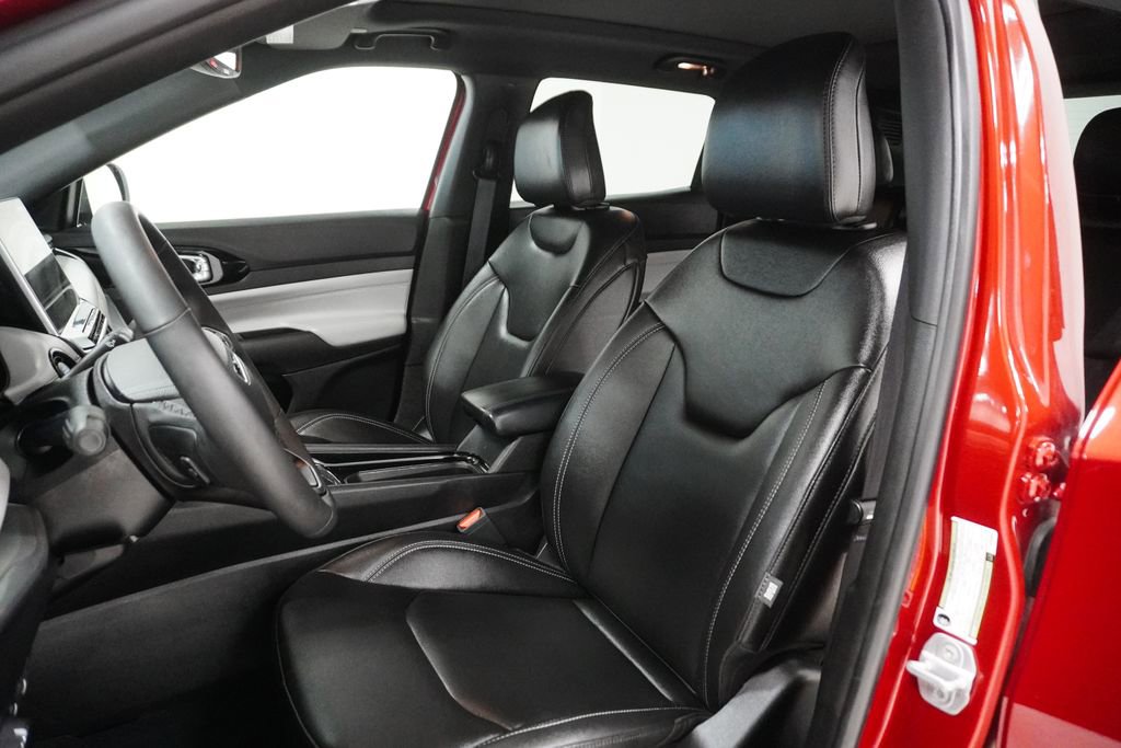 Certified 2025 Jeep Compass Limited w/ Sun & Sound Group image 5