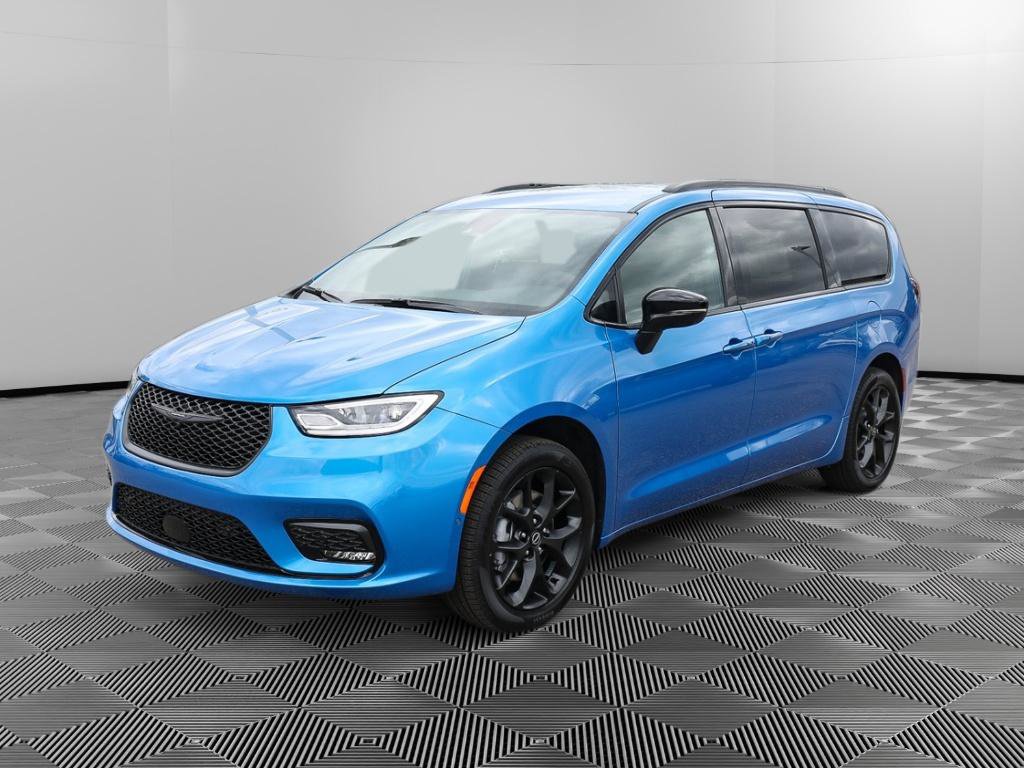 New 2026 Chrysler Pacifica Select AWD/4WD image 2