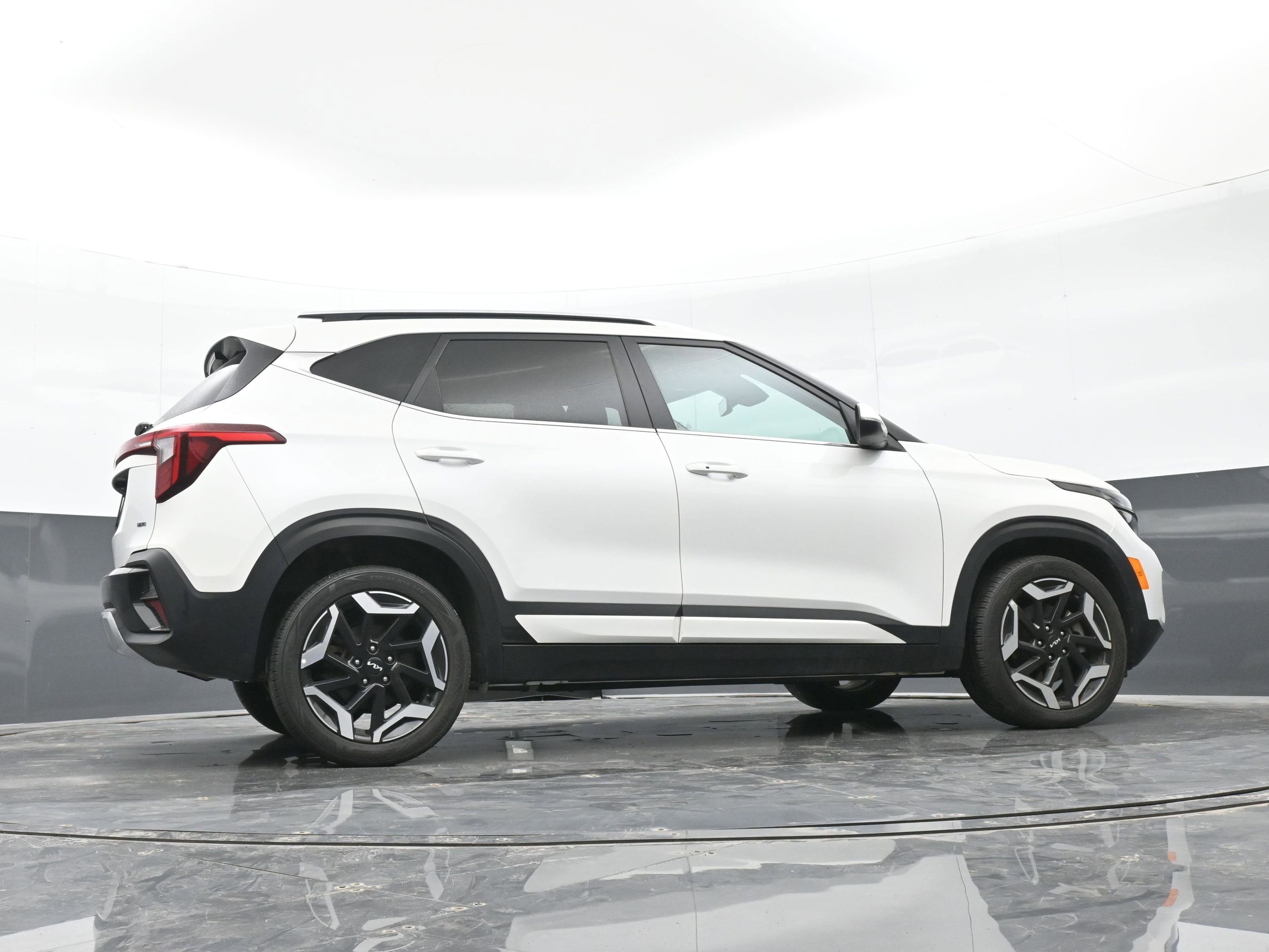 Used 2024 Kia Seltos SX image 40