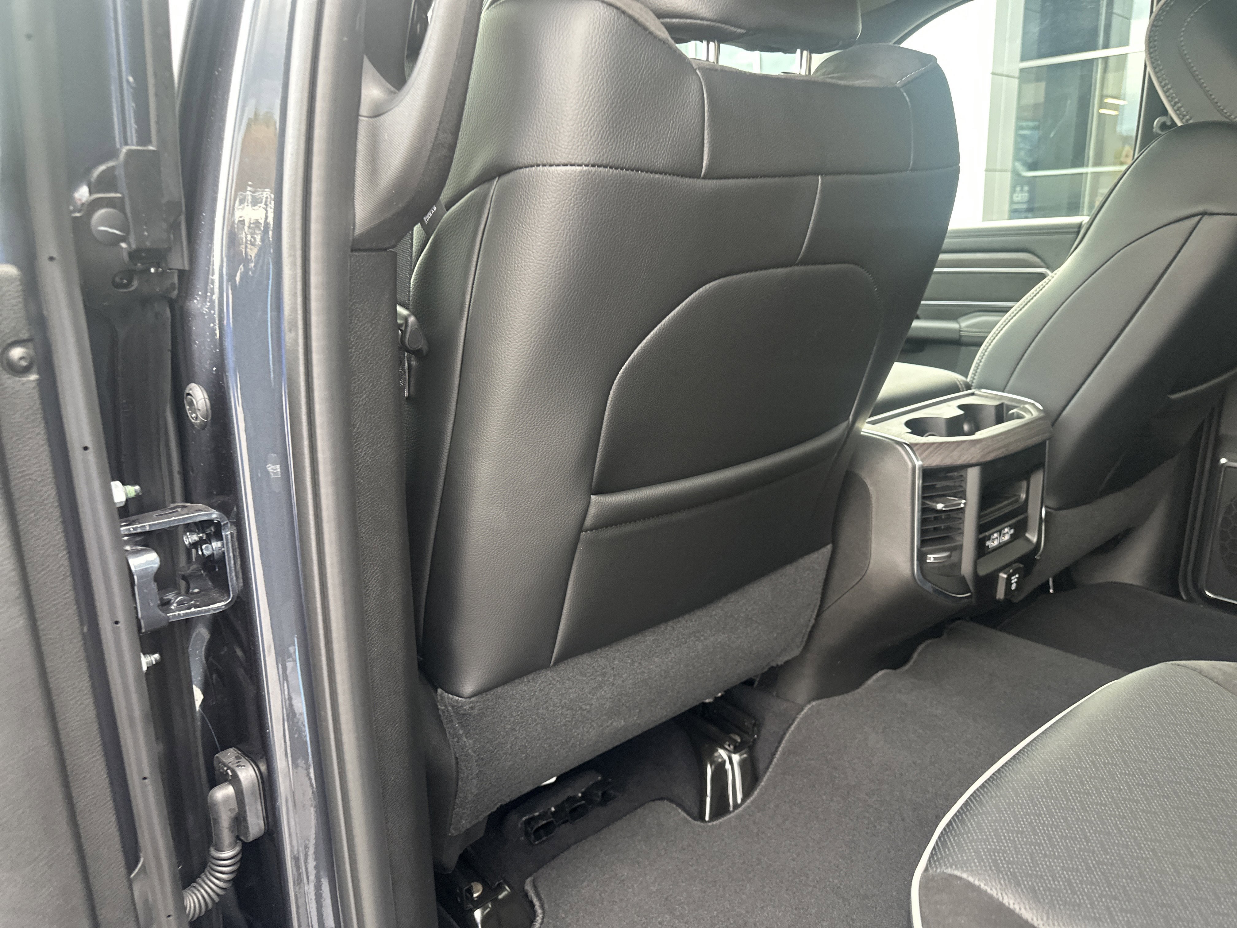 New 2026 RAM 2500 Laramie AWD/4WD image 19