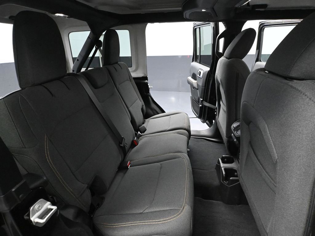Used 2024 Jeep Wrangler Sahara image 39