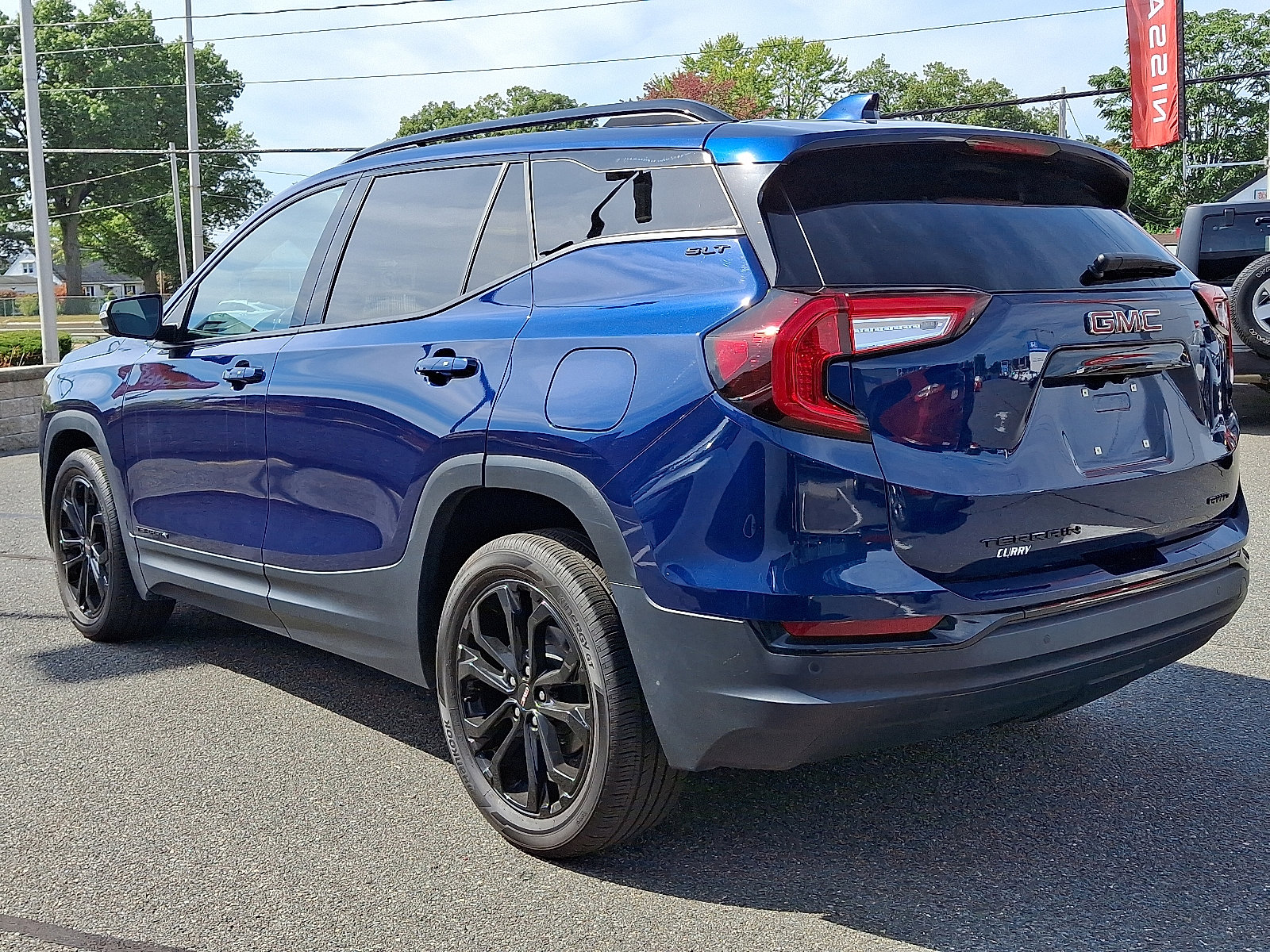 Used 2022 GMC Terrain SLT w/ Tech Package image 4