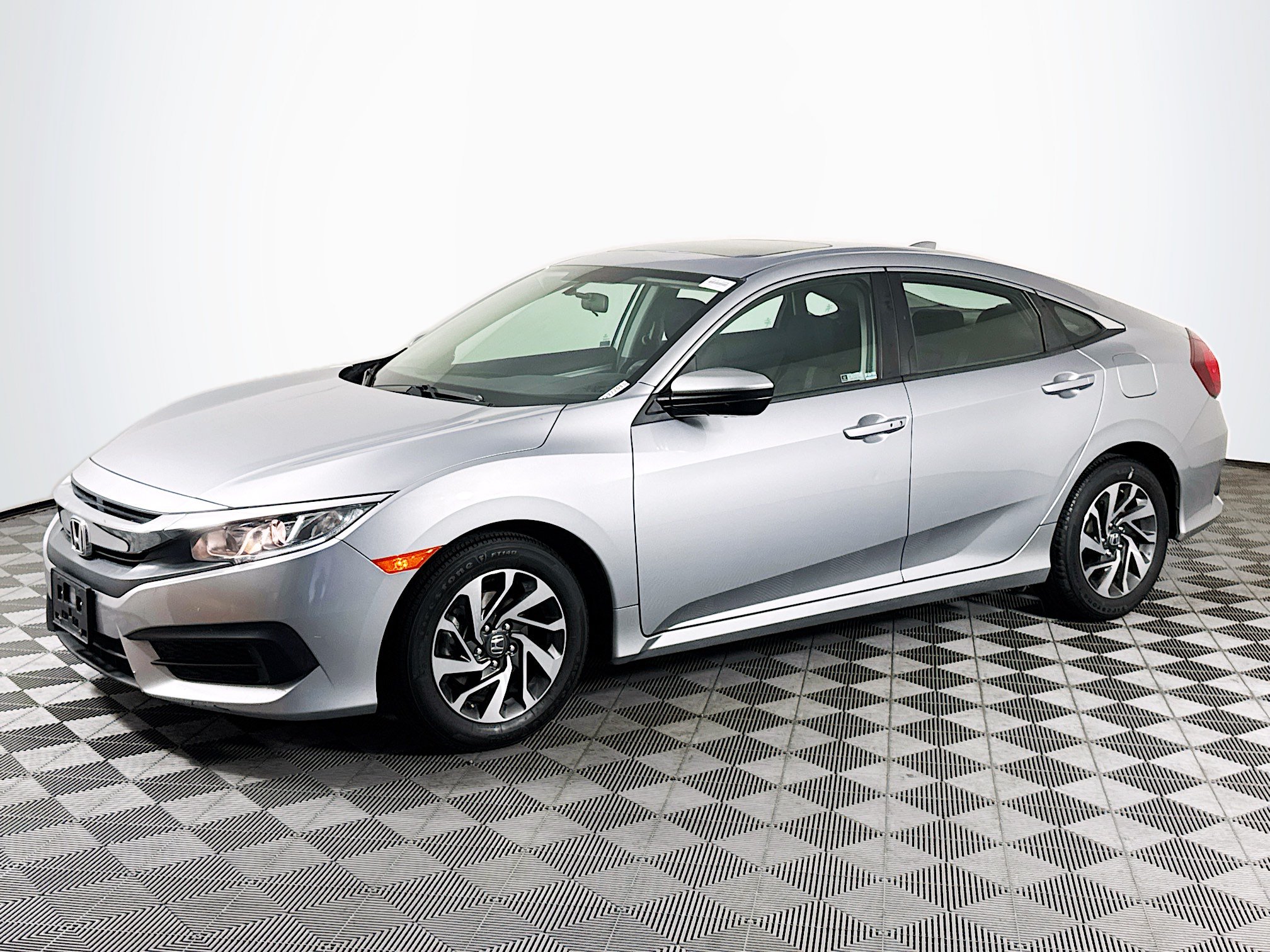 Used 2018 Honda Civic EX image 4