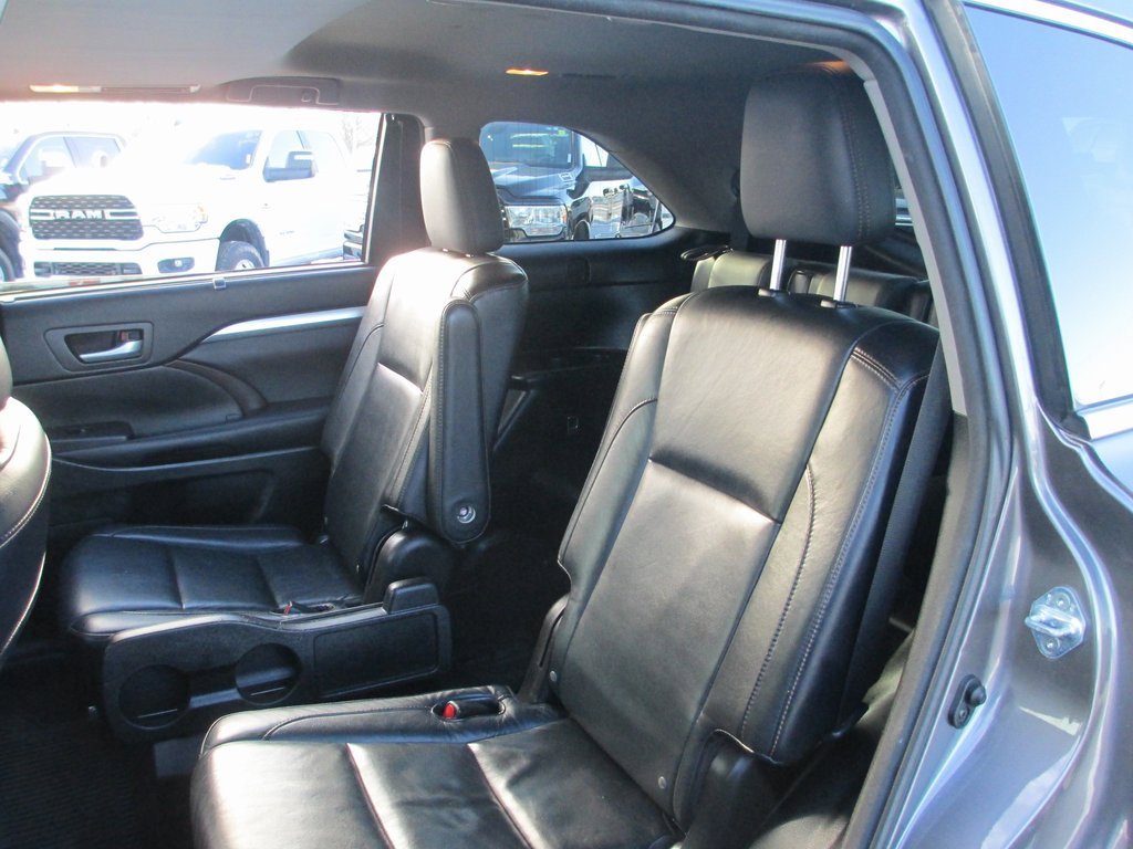Used 2016 Toyota Highlander XLE image 17