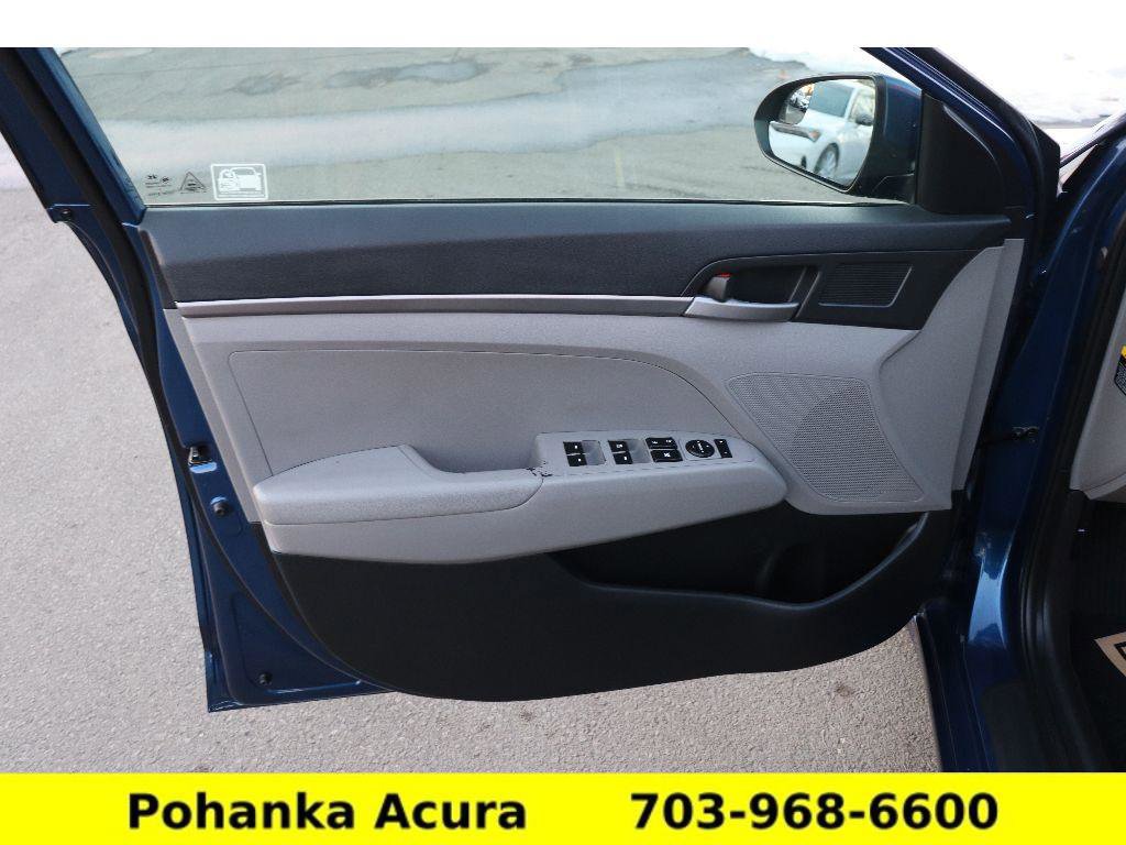 Used 2017 Hyundai Elantra SE image 19