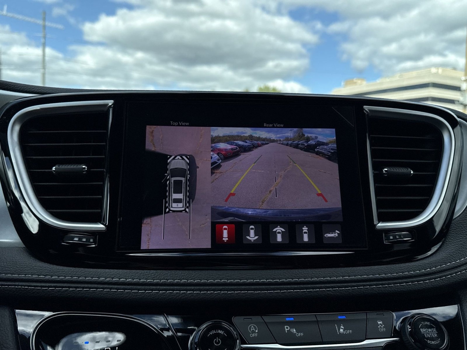 New 2026 Chrysler Pacifica Limited w/ S Appearance Package image 19