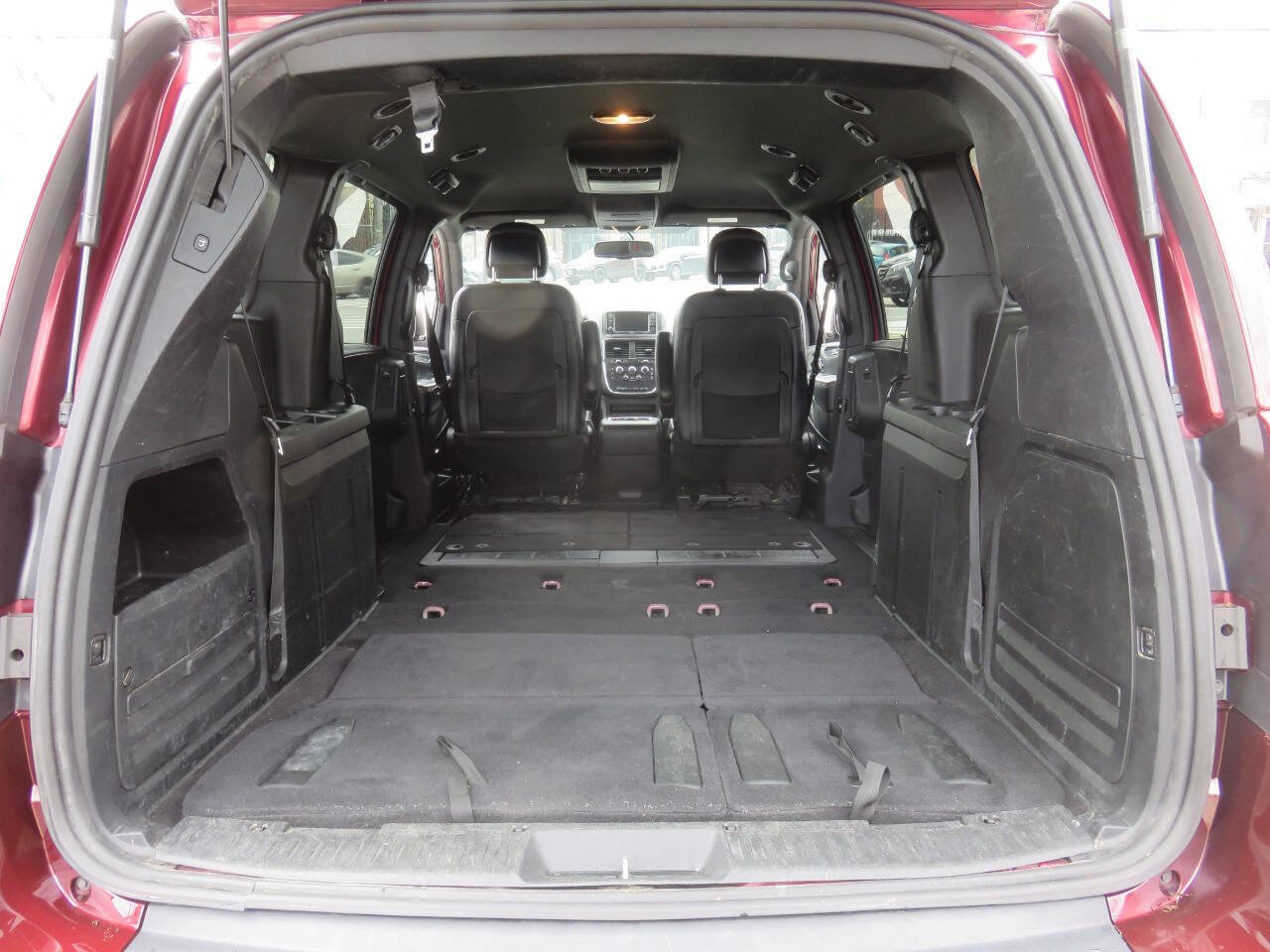 Used 2018 Dodge Grand Caravan SXT w/ Blacktop Package image 29