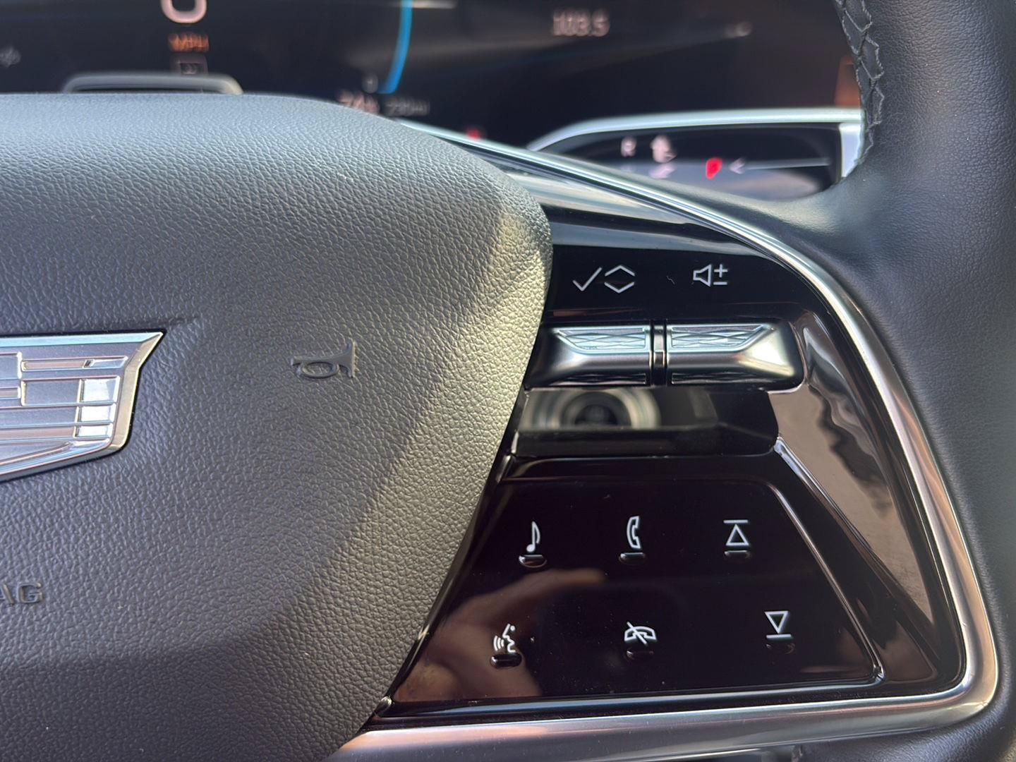 Used 2024 Cadillac Lyriq Luxury AWD/4WD image 34