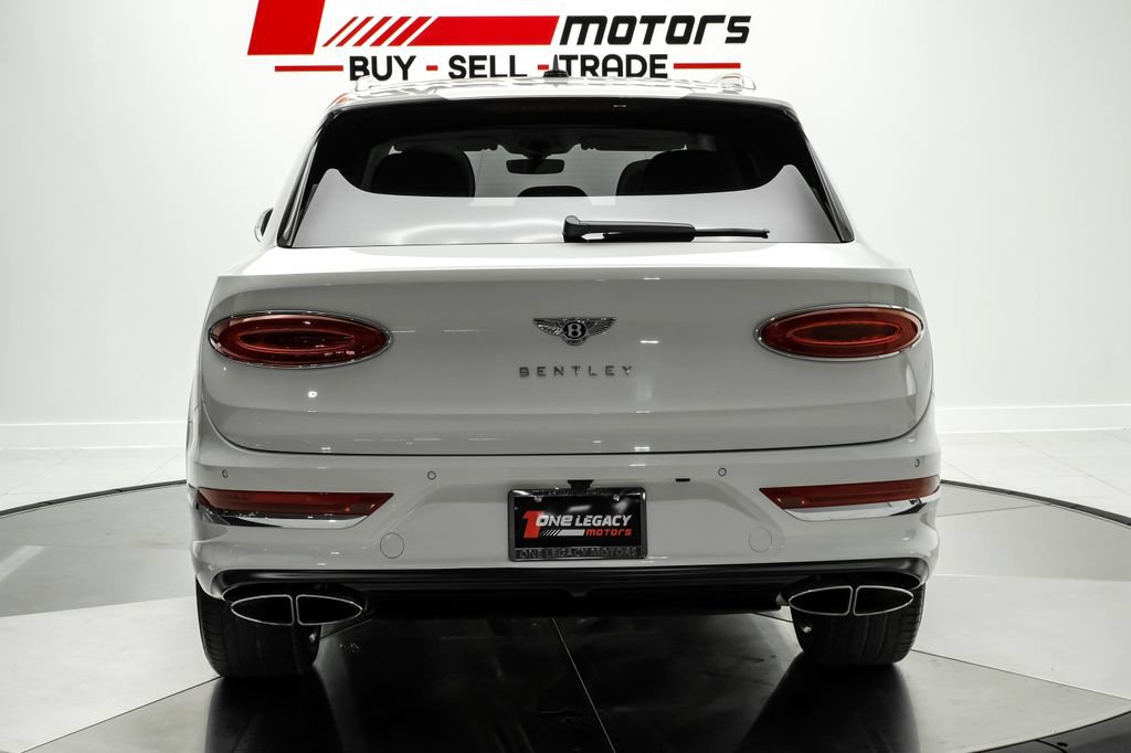 Used 2024 Bentley Bentayga AWD/4WD image 11