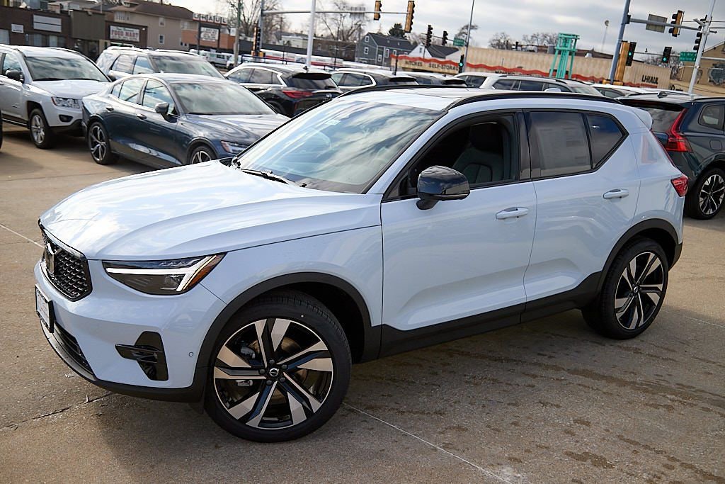 New 2026 Volvo XC40 B5 Ultra w/ Climate Package image 3