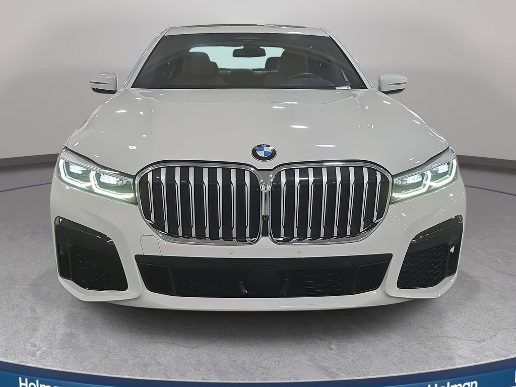 Used 2021 BMW 740i w/ M Sport Package RWD image 3