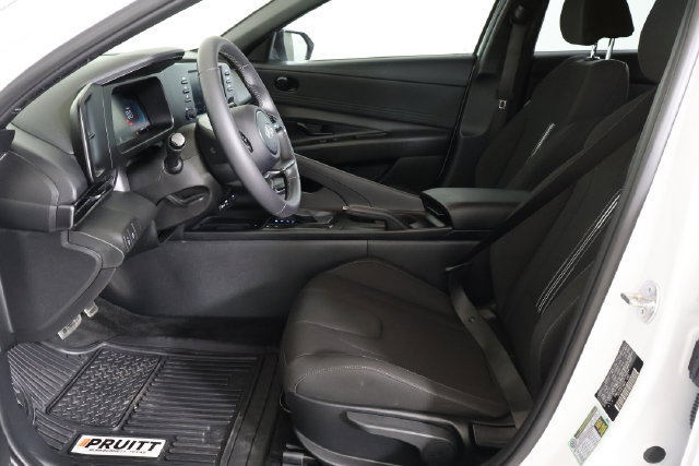 Used 2025 Hyundai Elantra Sport FWD image 18
