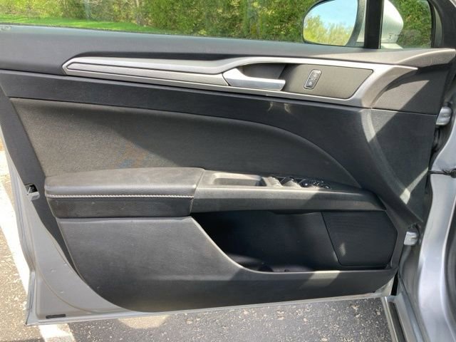 Used 2020 Ford Fusion SE FWD image 10