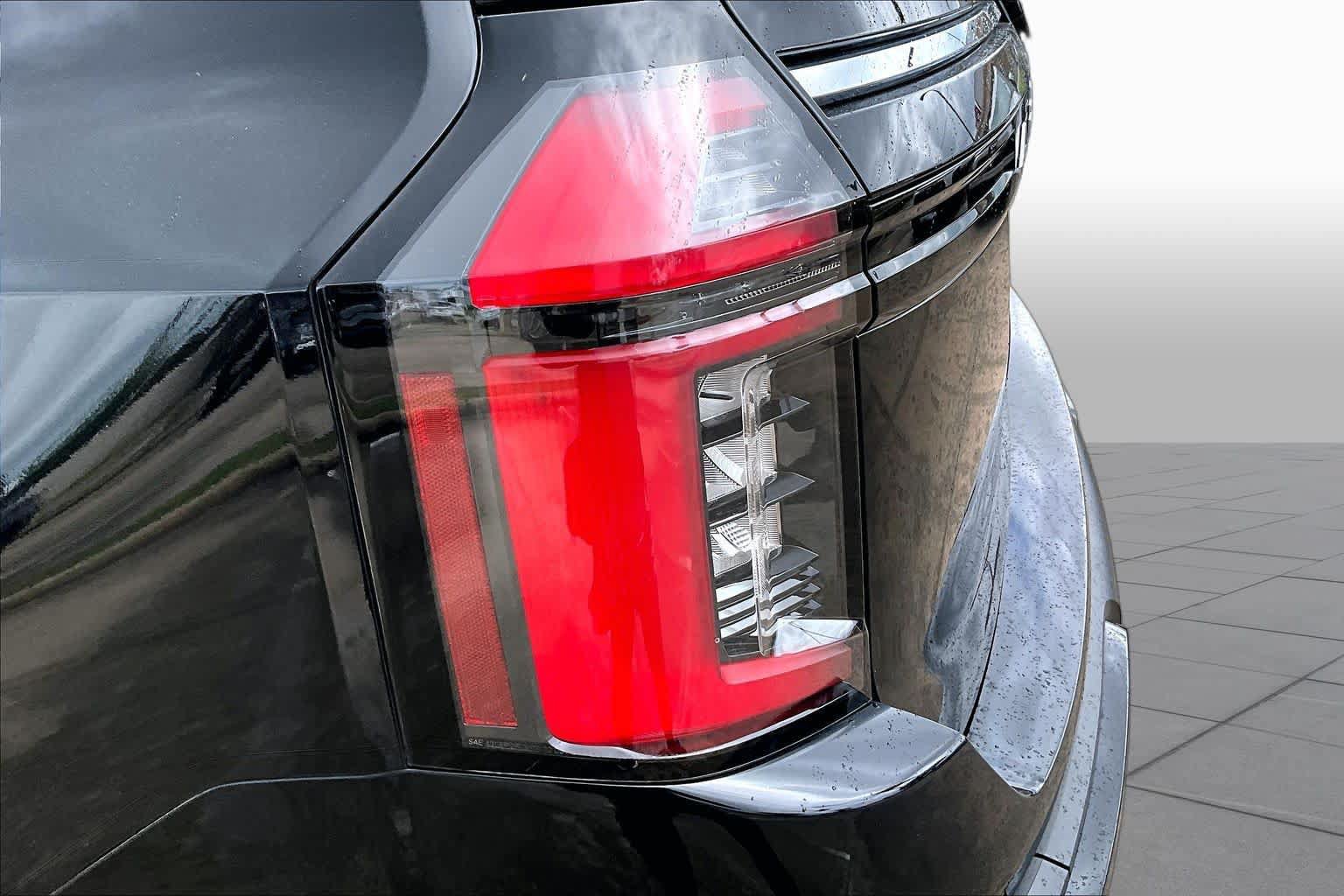 Used 2025 Nissan Armada SV AWD/4WD image 29