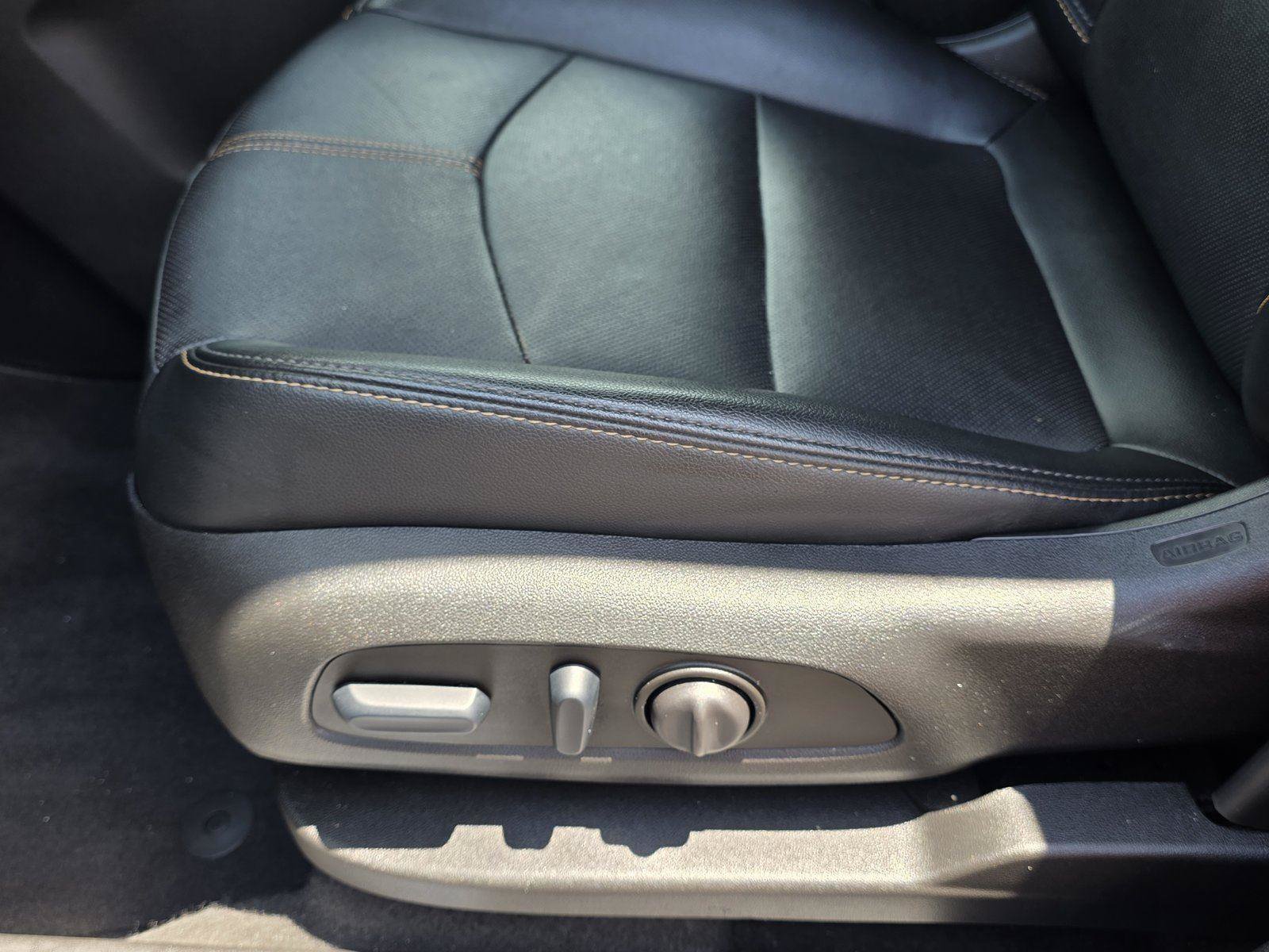 Used 2023 Chevrolet Equinox Premier AWD/4WD image 24