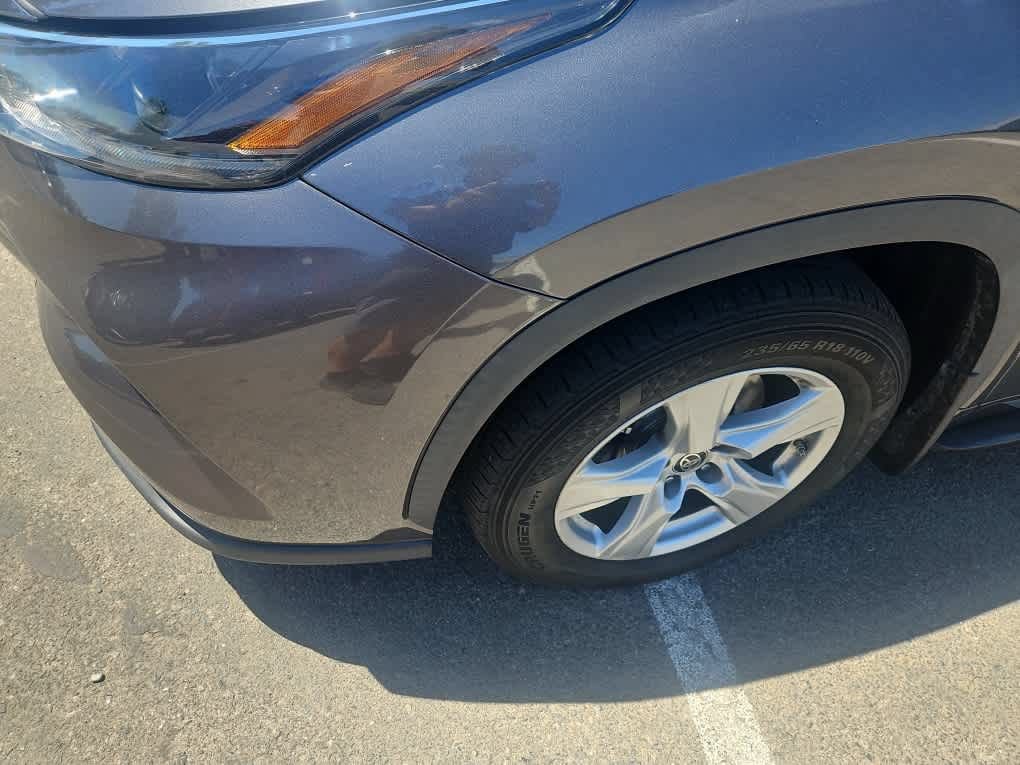 Used 2021 Toyota Highlander L FWD image 3