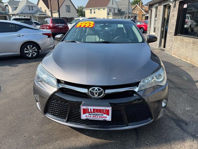 Used 2016 Toyota Camry SE image 2