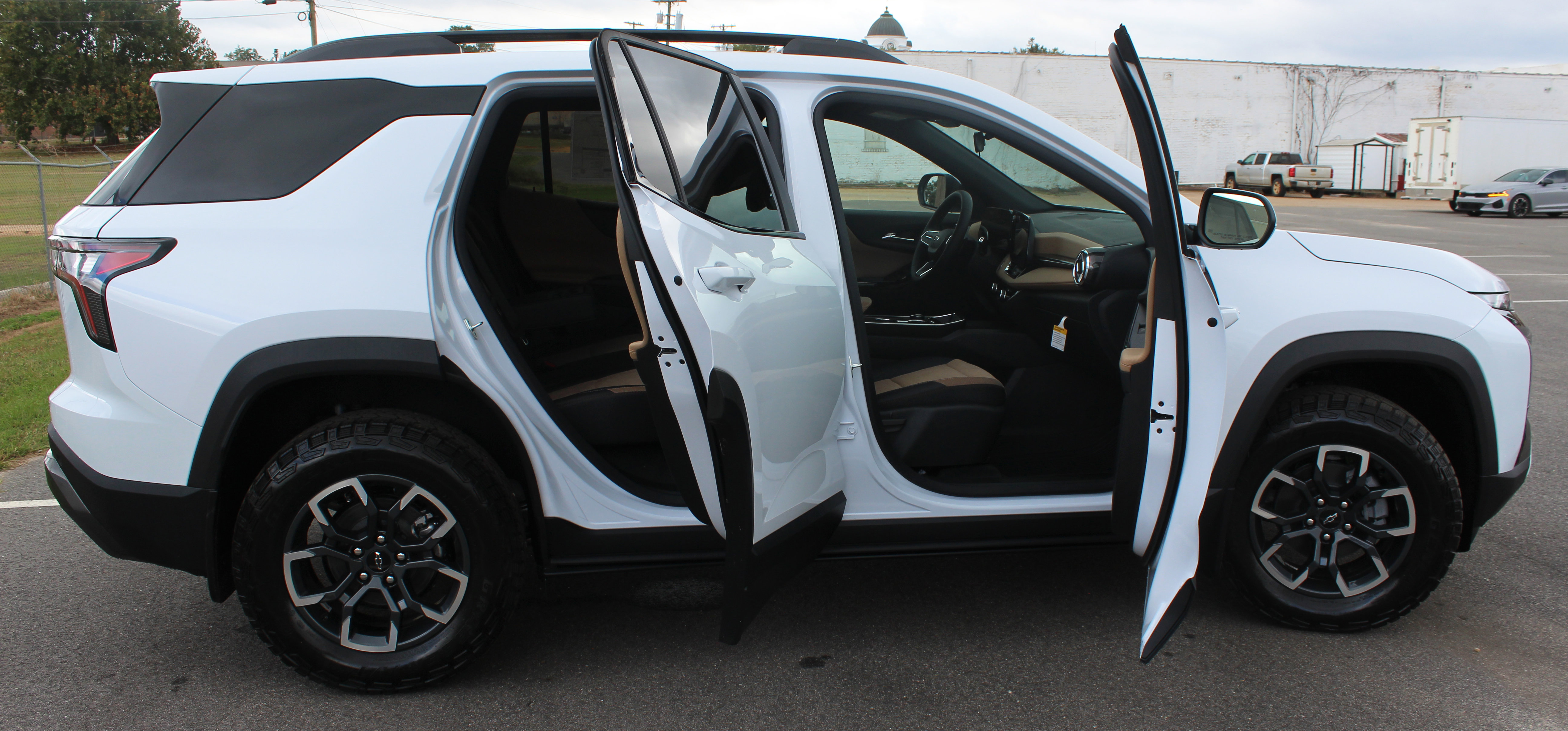 New 2026 Chevrolet Equinox ACTIV w/ LPO, Floor Liner Package image 11