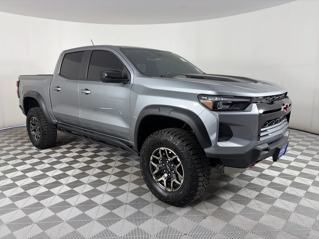 Used 2025 Chevrolet Colorado ZR2 w/ Technology Package AWD/4WD image 1