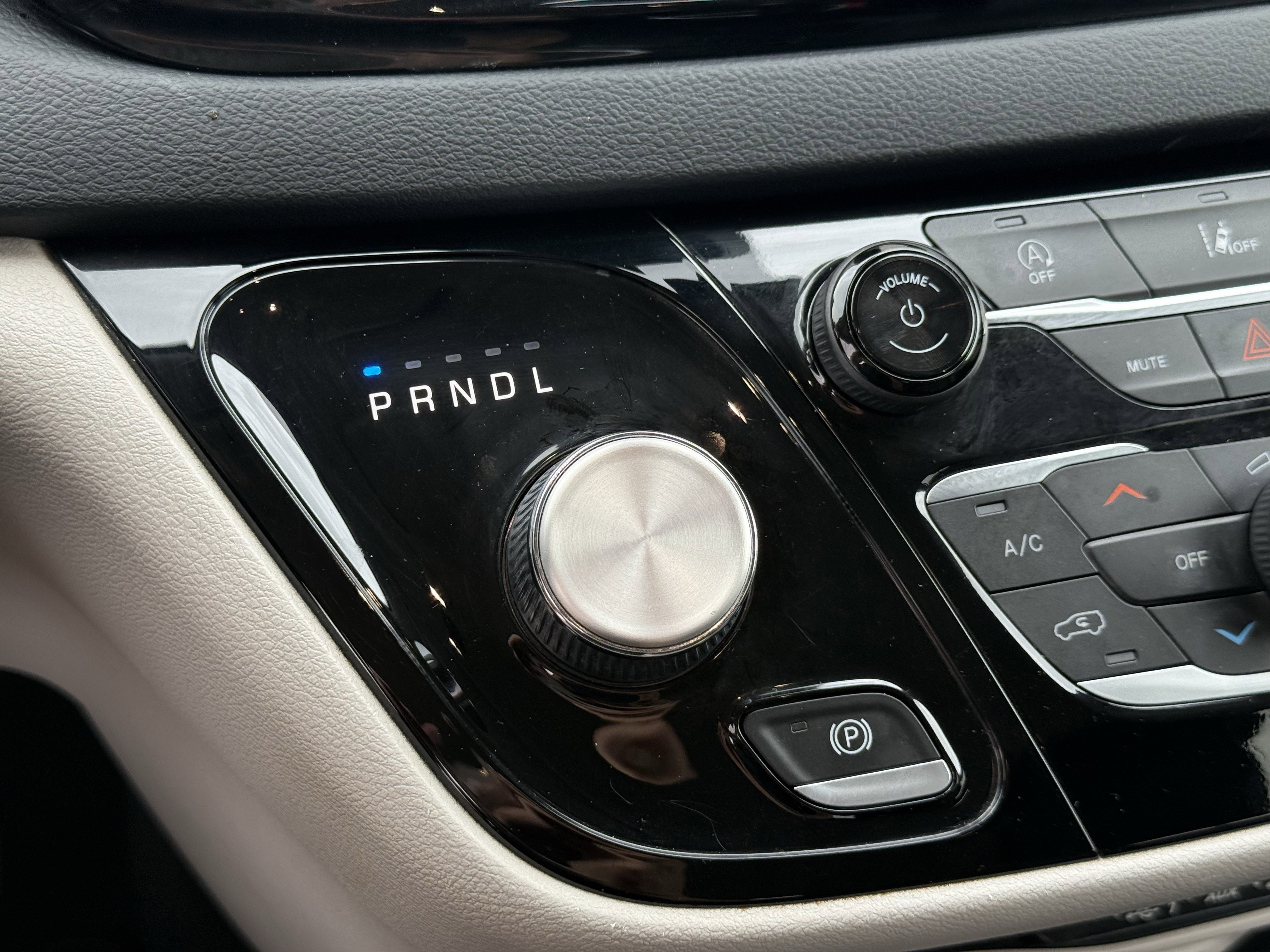 Used 2022 Chrysler Pacifica Touring-L image 23