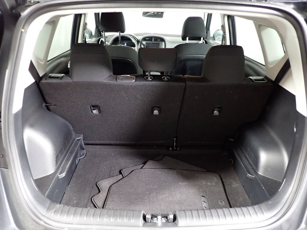 Used 2025 Kia Soul LX w/ LX Technology Package FWD image 14