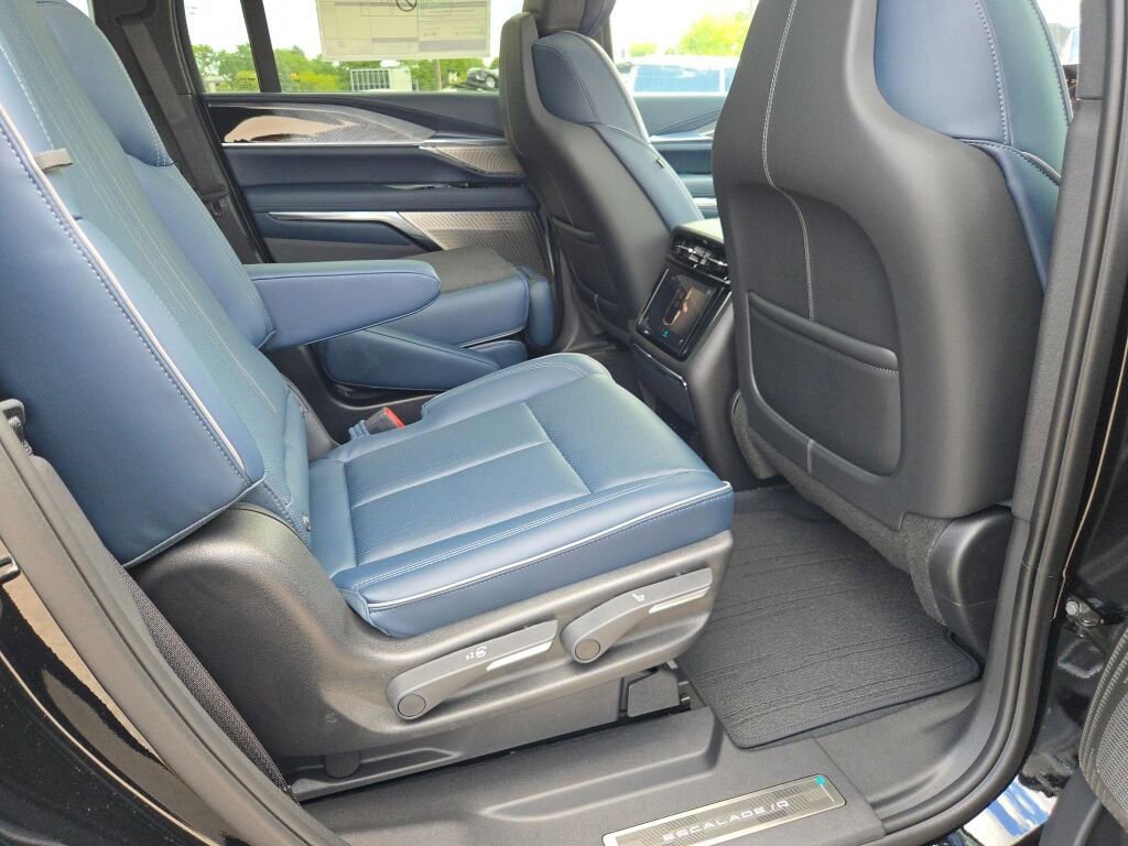 New 2026 Cadillac Escalade IQ Sport 2 w/ LPO, ONYX Package image 10