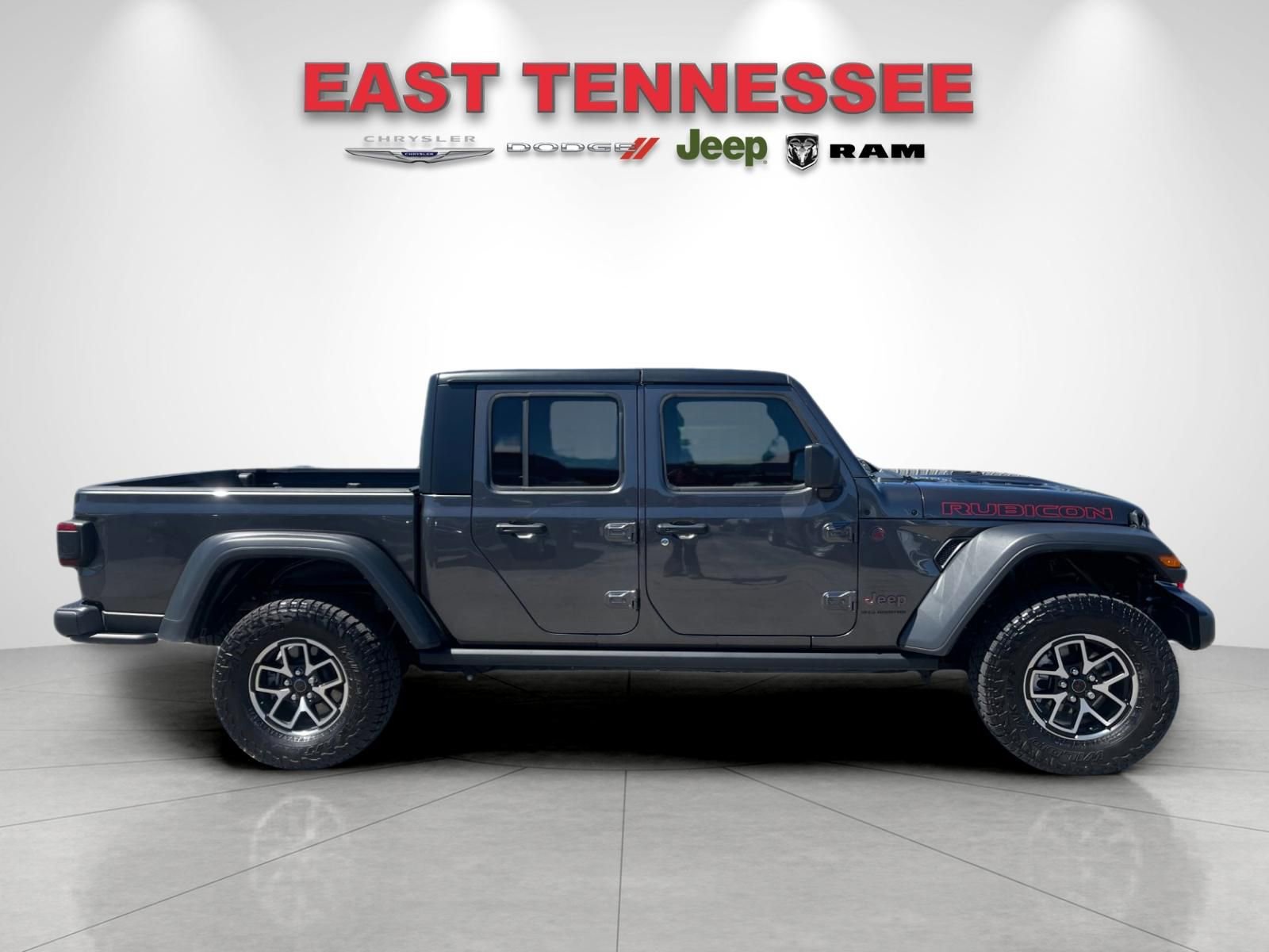 Used 2025 Jeep Gladiator Rubicon AWD/4WD image 2