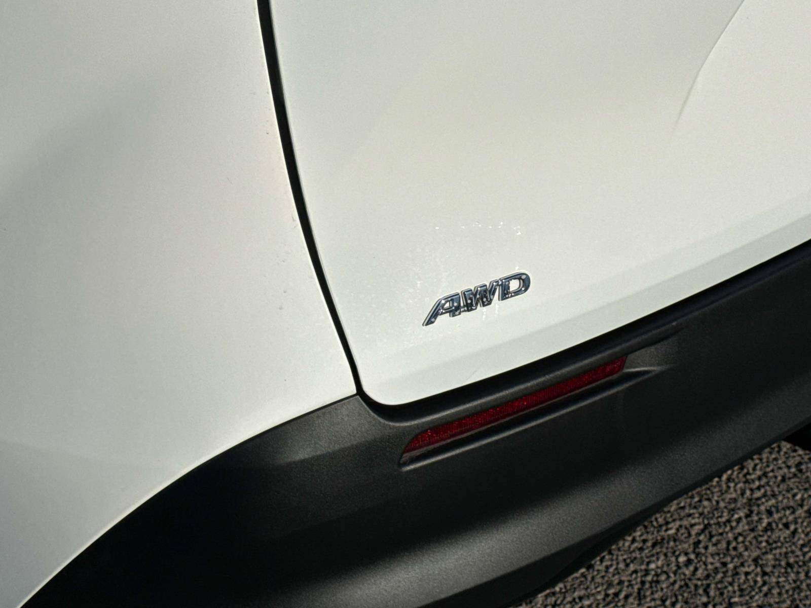 Used 2024 Toyota Sienna LE AWD/4WD image 16