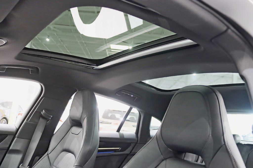 Used 2025 Porsche Panamera 4 AWD/4WD image 31