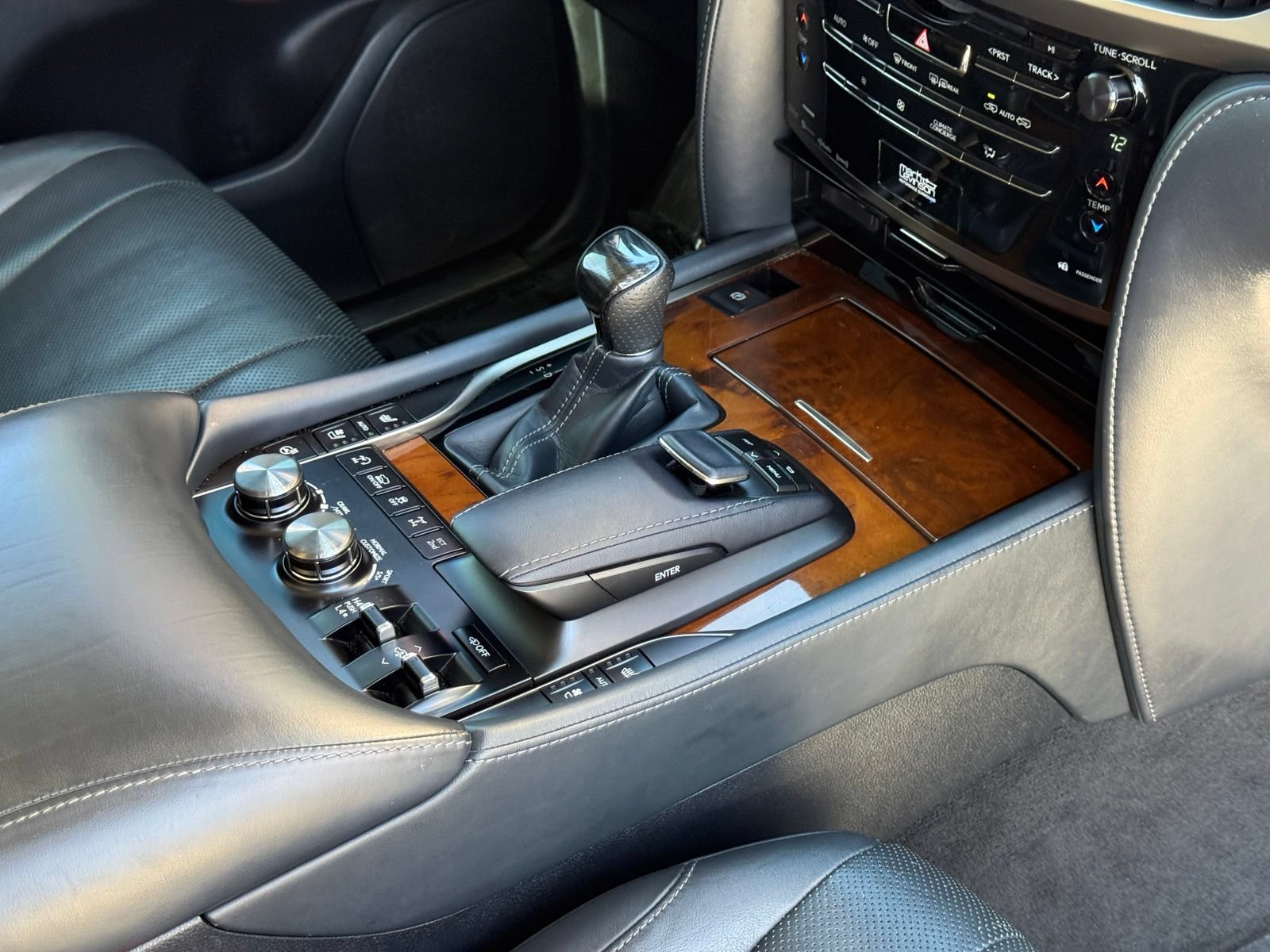Used 2019 Lexus LX 570 4WD w/ Luxury Package image 34