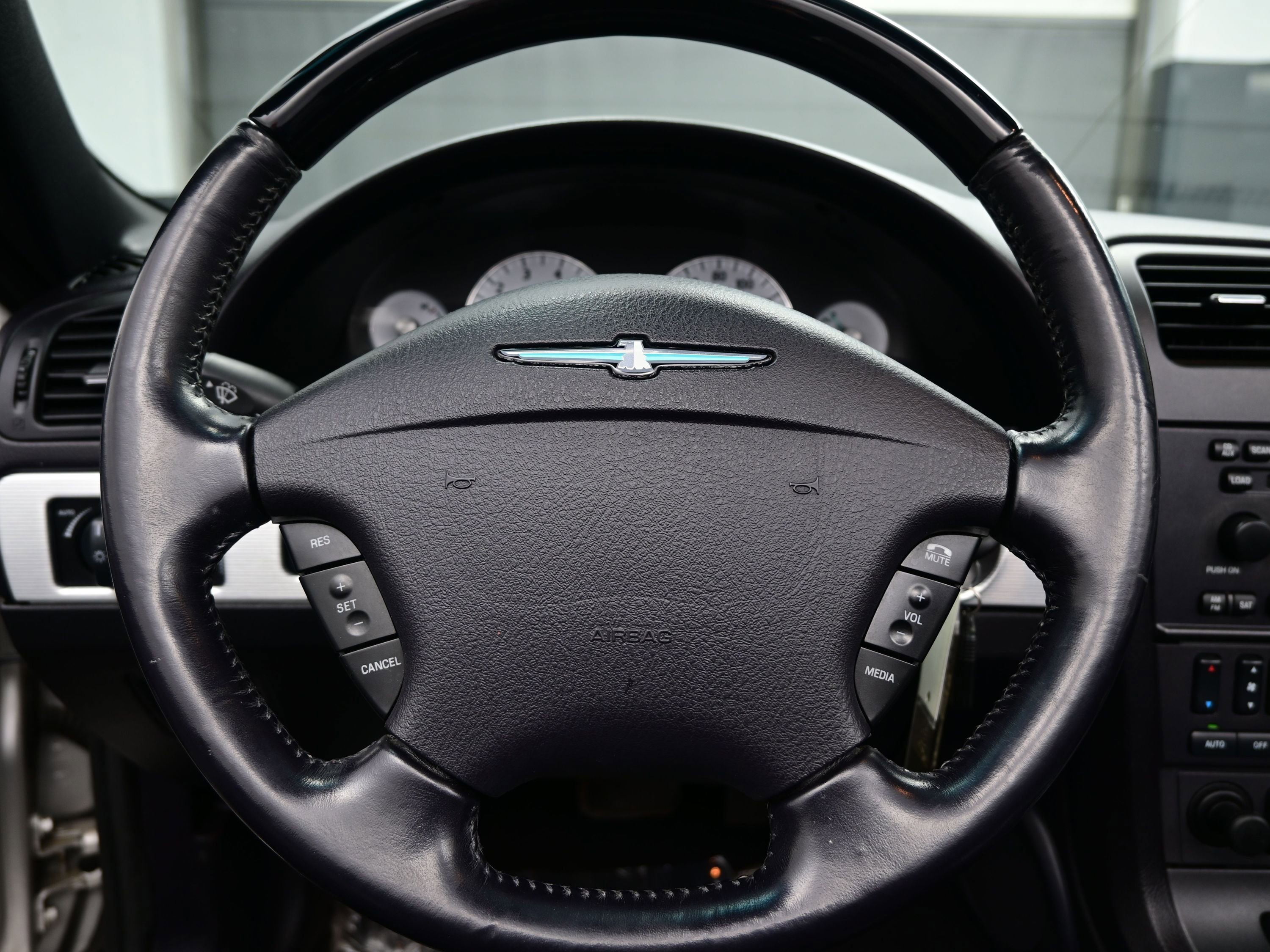 Used 2004 Ford Thunderbird image 20