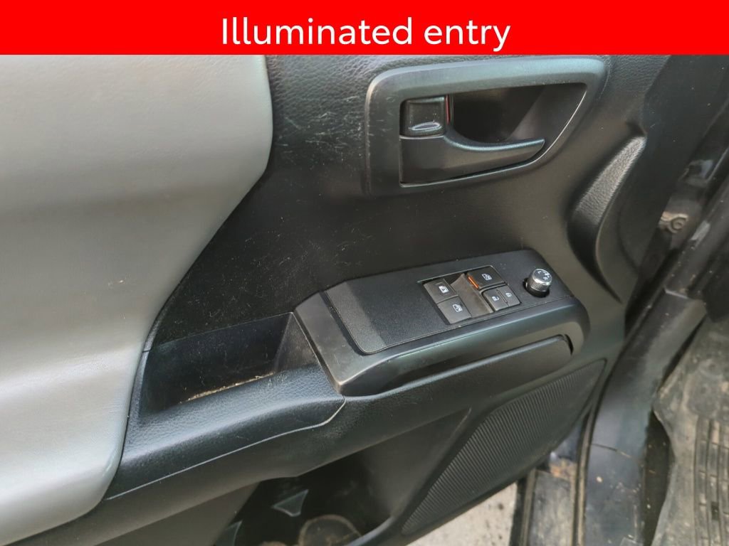 Used 2017 Toyota Tacoma SR image 8