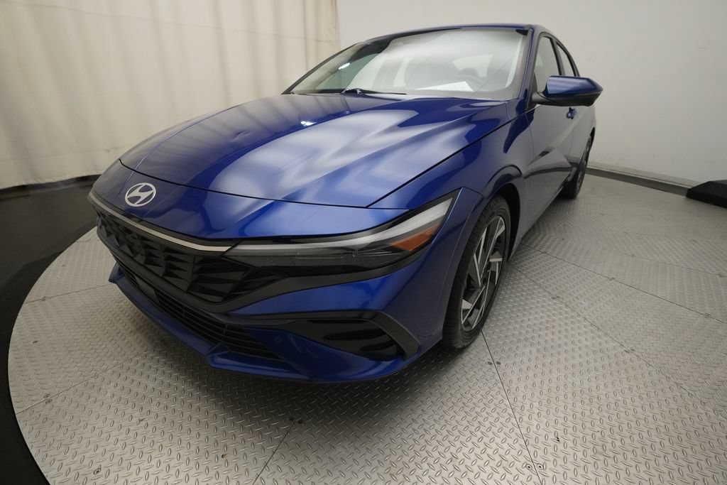 Used 2024 Hyundai Elantra Limited FWD image 12