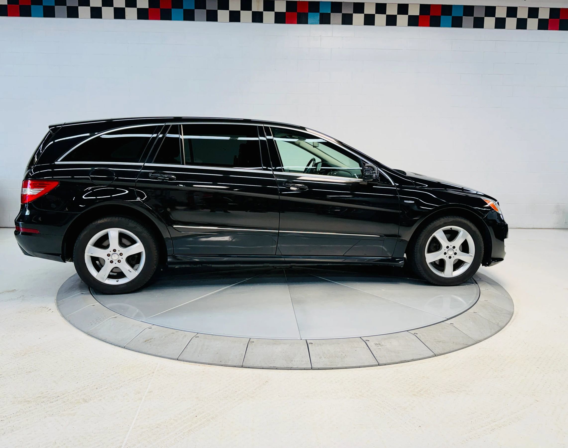 Used 2012 Mercedes-Benz R 350 4MATIC image 25