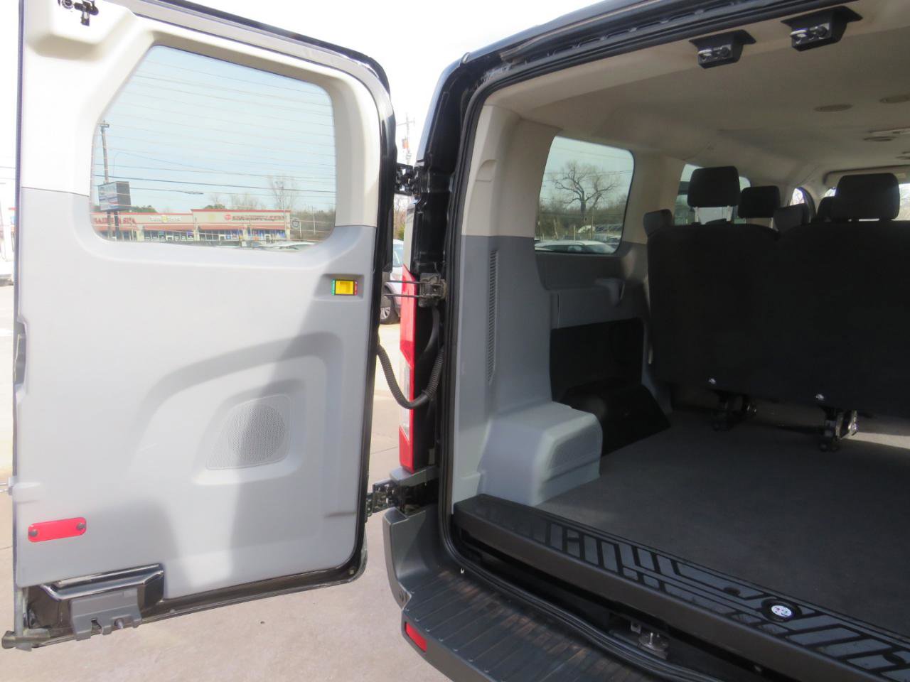 Used 2018 Ford Transit 150 XL RWD image 27