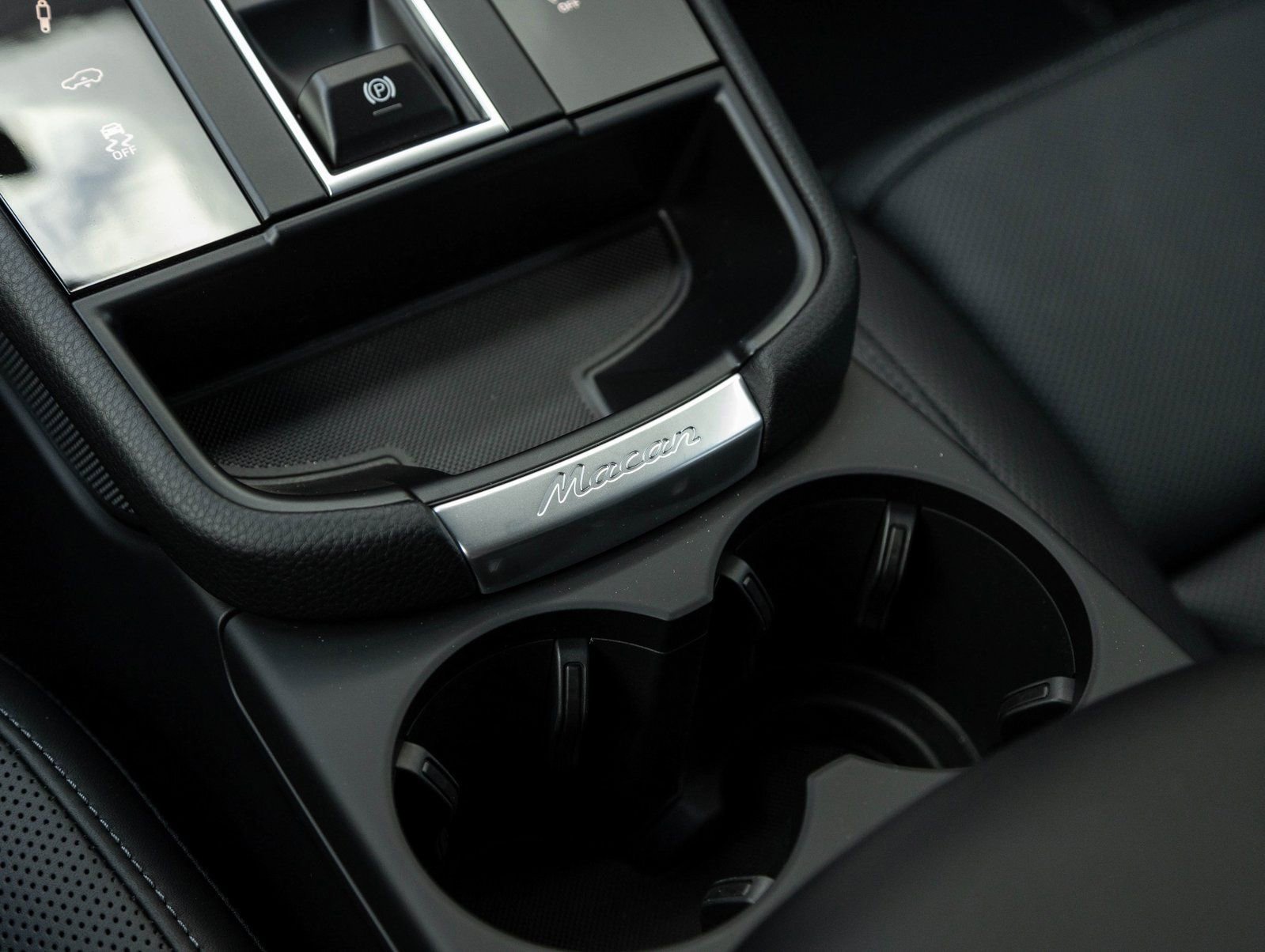 Certified 2025 Porsche Macan S AWD/4WD image 29