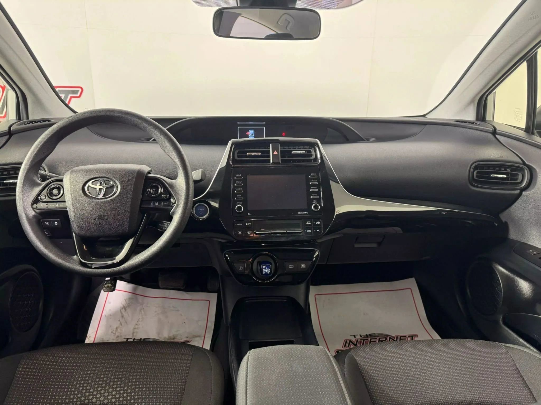 Used 2022 Toyota Prius LE FWD image 12