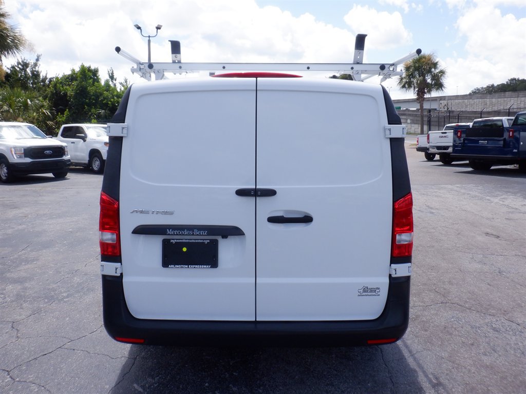 Used 2023 Mercedes-Benz Metris image 4