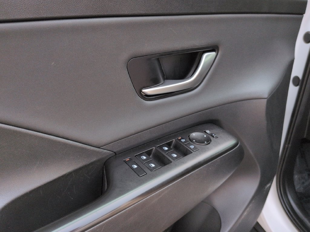 Used 2024 Hyundai Kona Limited FWD image 26