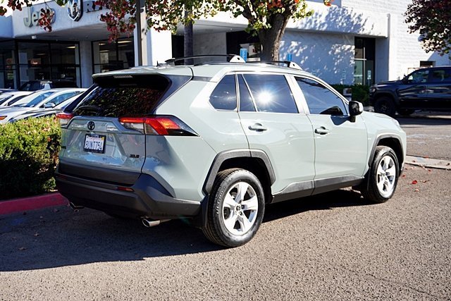Used 2021 Toyota RAV4 XLE image 8