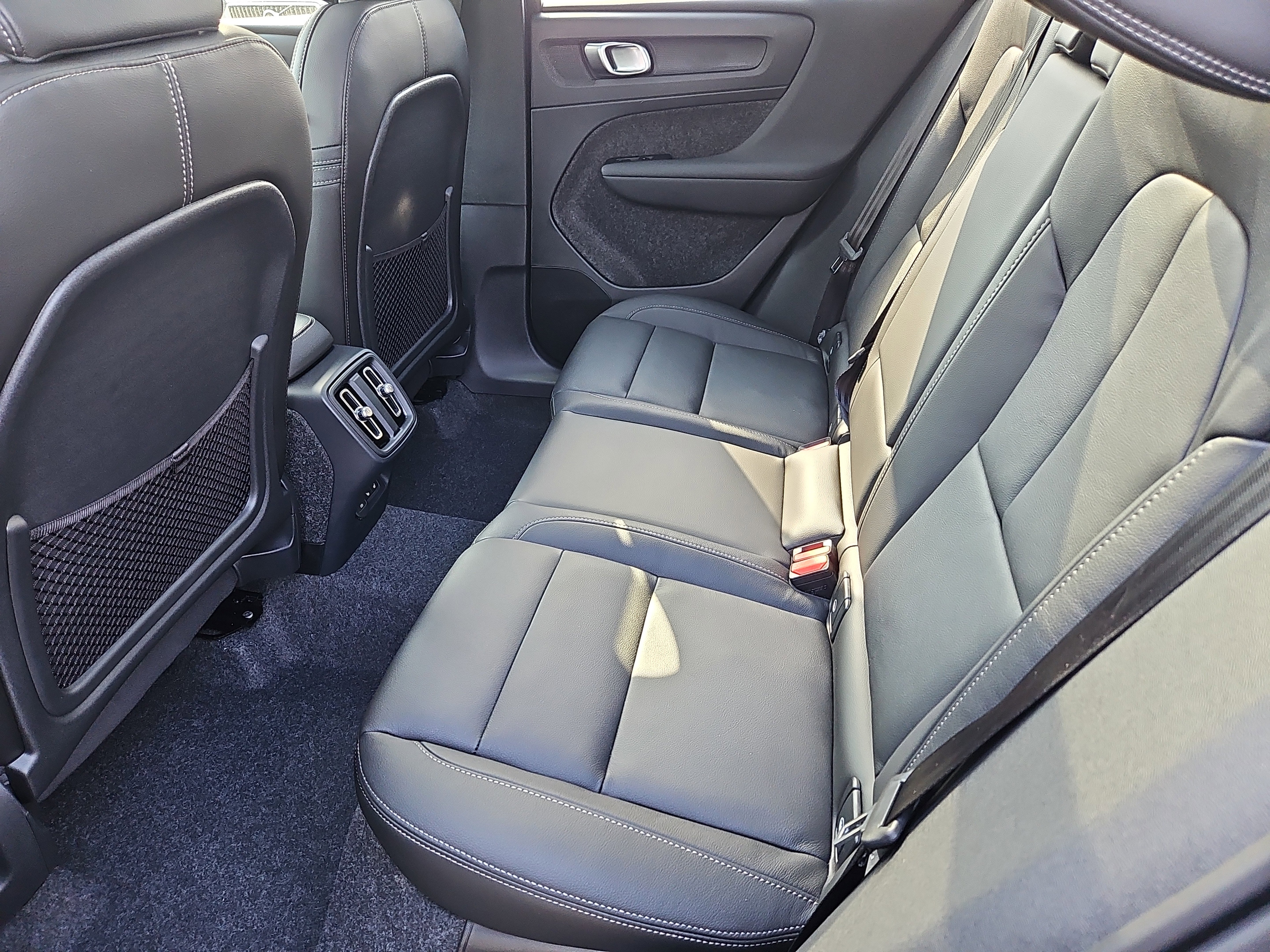 New 2025 Volvo XC40 B5 Plus w/ Protection Package Premier image 22