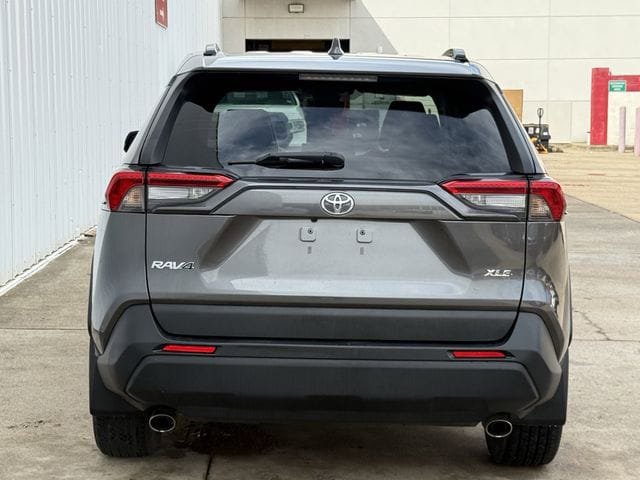 Used 2021 Toyota RAV4 XLE Premium FWD image 5