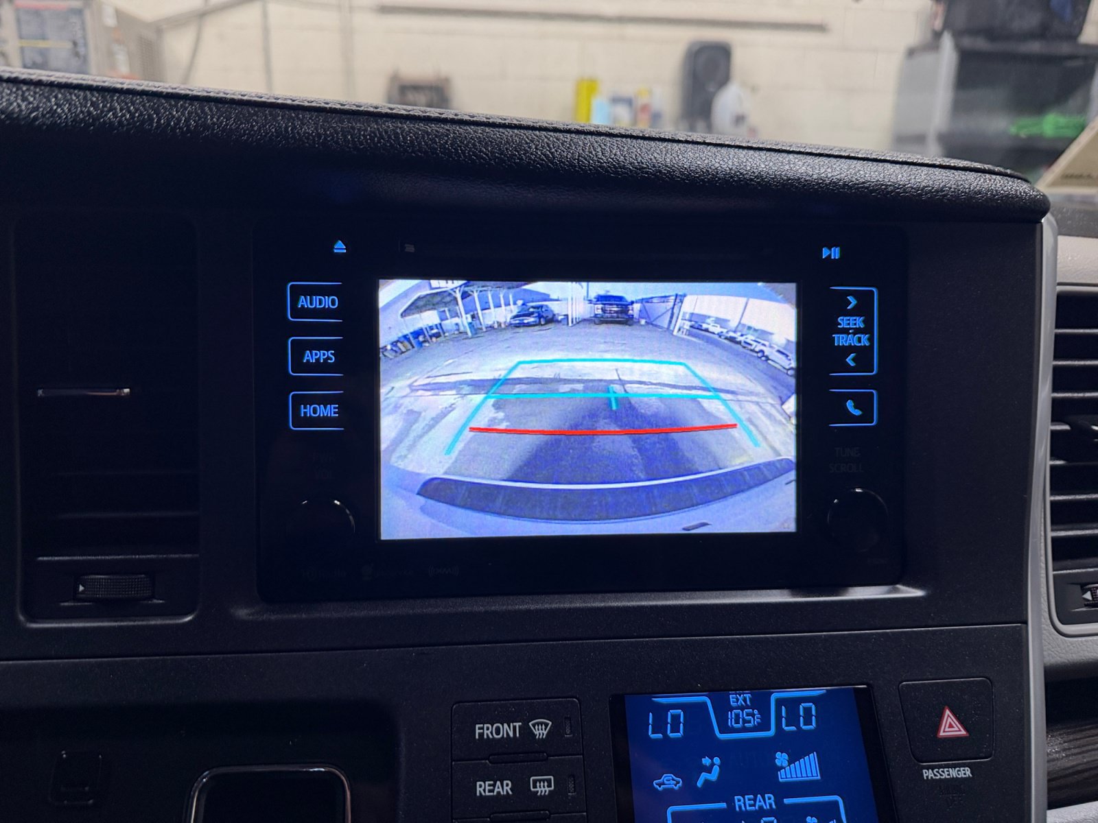 Used 2016 Toyota Sienna XLE FWD image 23