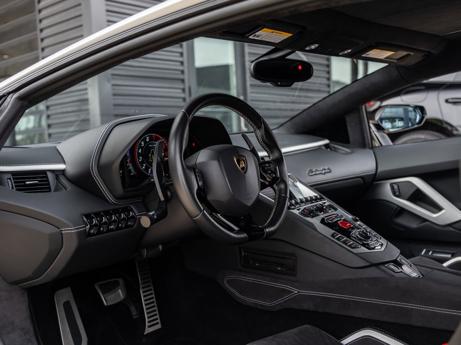 Used 2018 Lamborghini Aventador S image 34