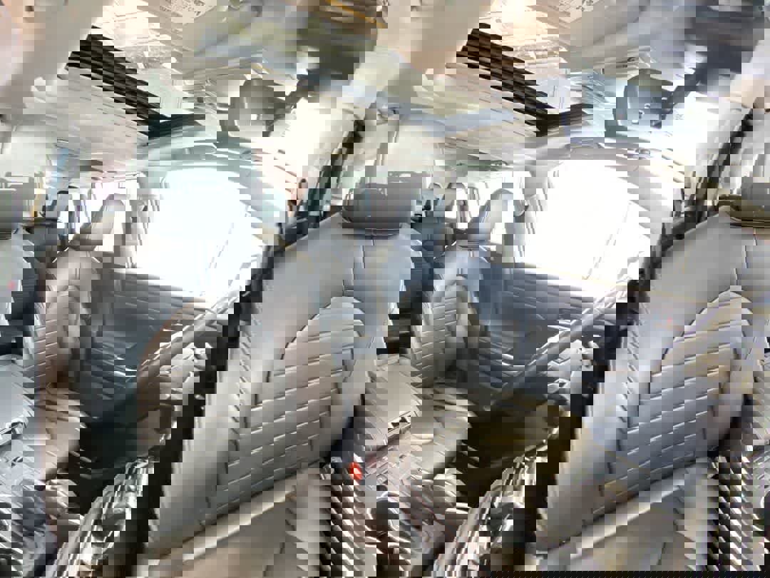 Used 2020 Toyota Highlander XLE image 29