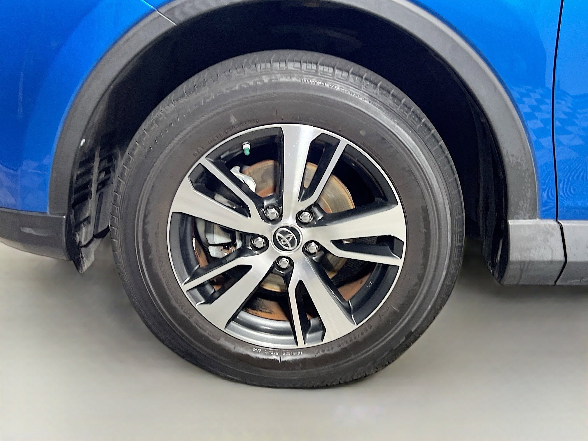 Used 2018 Toyota RAV4 XLE FWD image 14